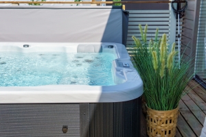 4 Steps to Maintain Your Hot Tub During the Winter
